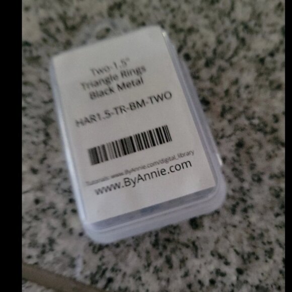 Two 1.5" triangle rings. Black metal - Picture 2 of 2